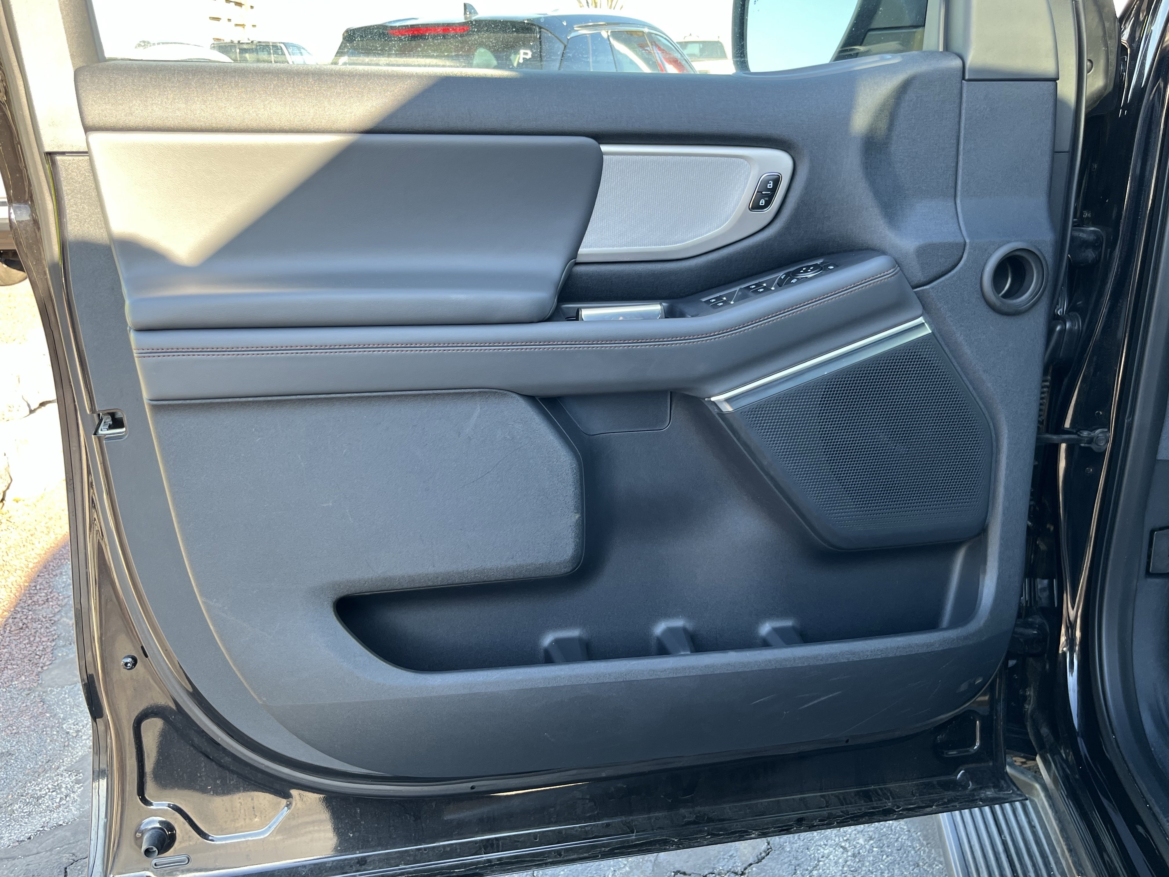 Used 2025 Ford Expedition Active image 21