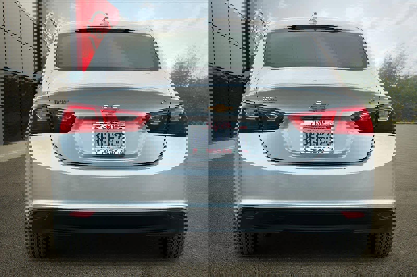 Used 2017 Chevrolet Malibu LT image 8