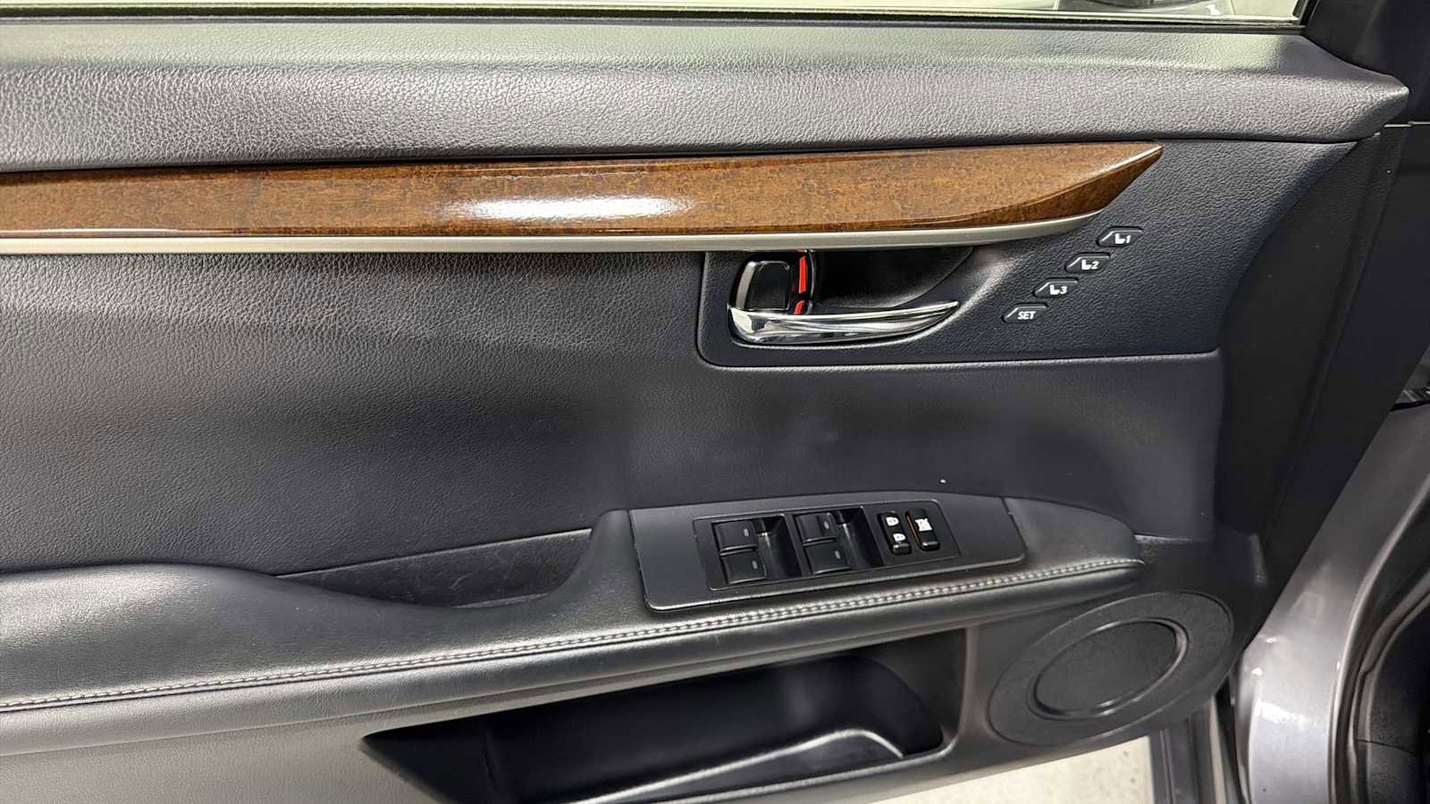 Used 2014 Lexus ES 350 w/ Luxury Package FWD image 15