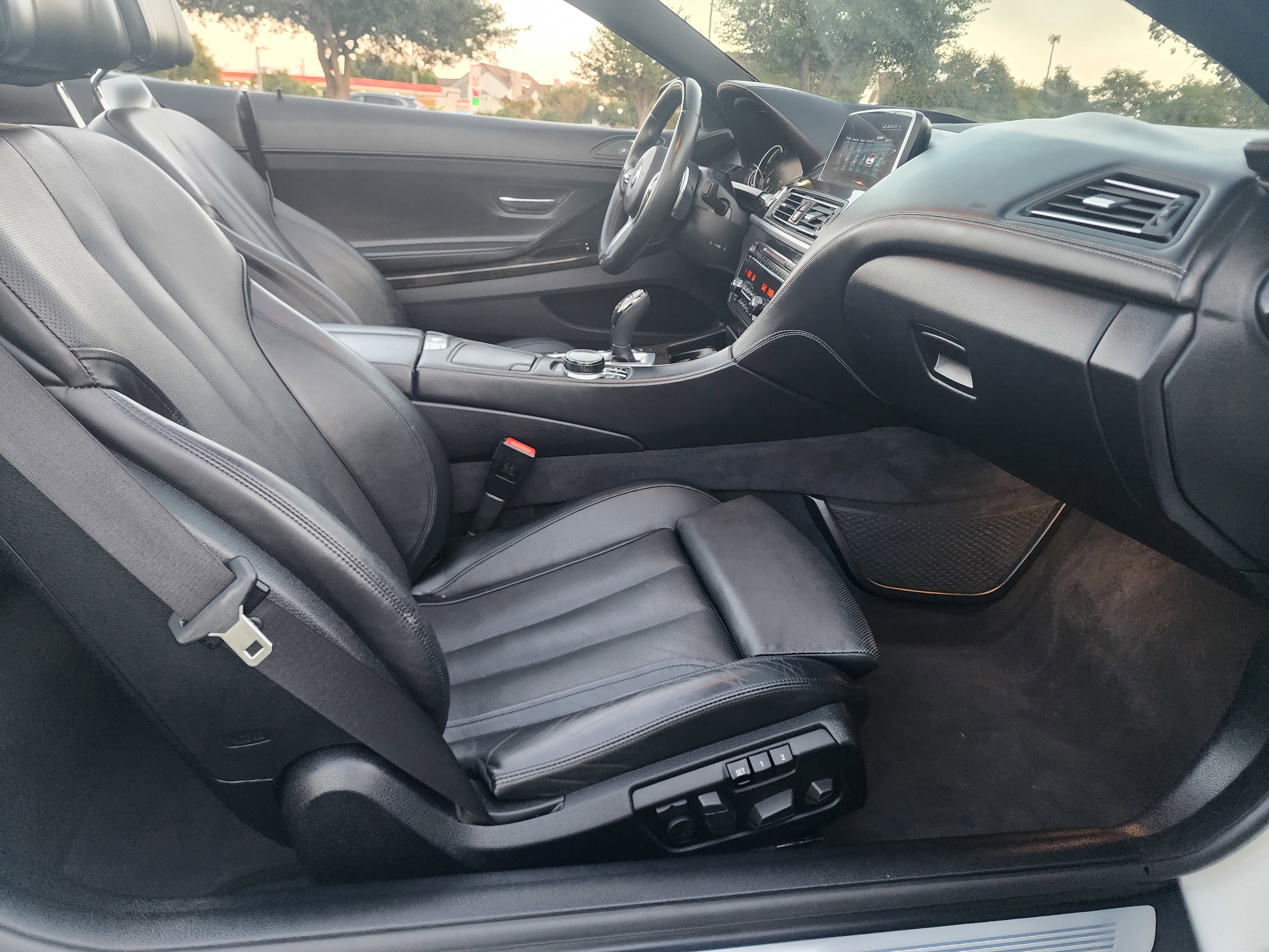 Used 2017 BMW 650i Convertible image 12