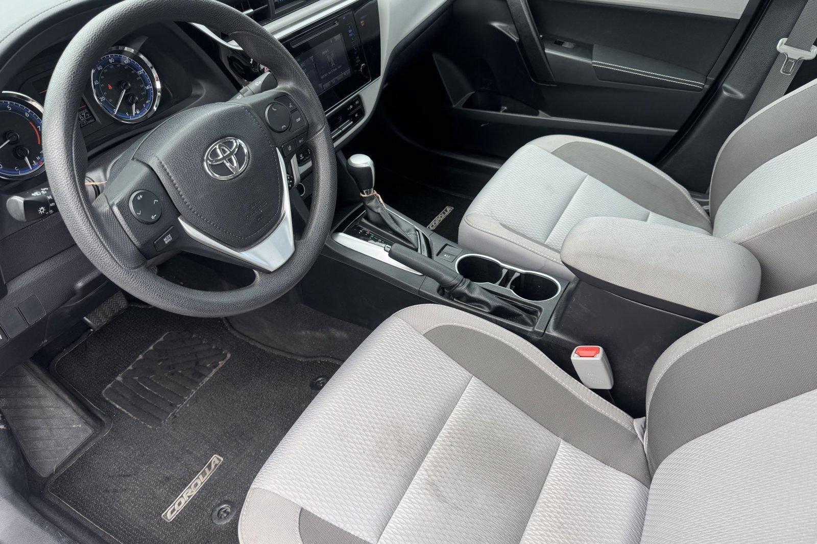 Used 2019 Toyota Corolla LE w/ Carpet Mat Package (TMS) FWD image 11