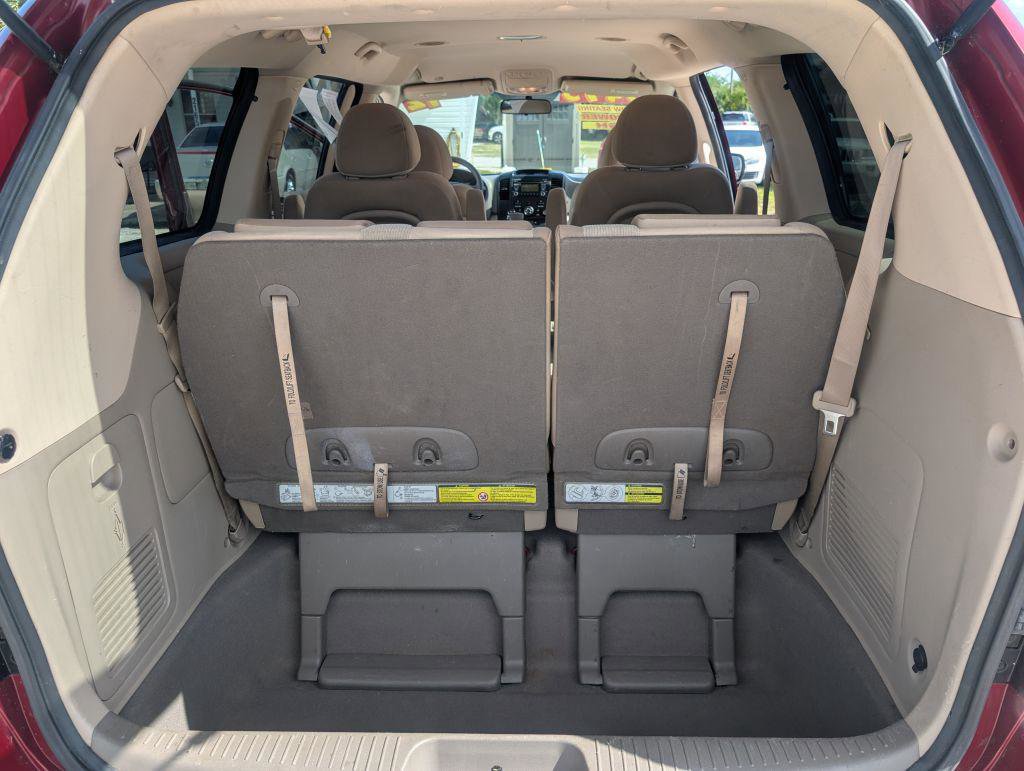 Used 2012 Kia Sedona LX image 13