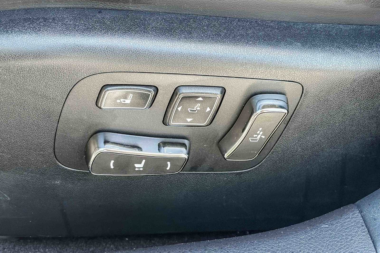 Used 2017 Lexus LS 460 w/ Comfort Package image 21