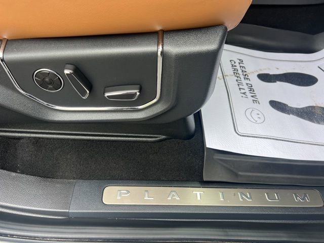 Used 2024 Ford Expedition Platinum image 12