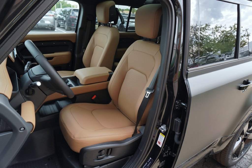New 2026 Land Rover Defender 110 X-Dynamic SE AWD/4WD image 13