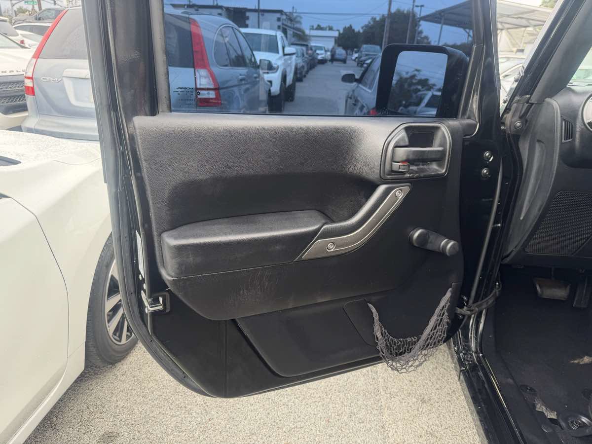 Used 2016 Jeep Wrangler Unlimited Sport w/ Connectivity Group AWD/4WD image 10