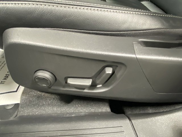 Certified 2024 Volvo XC40 B5 Plus w/ Protection Package Premier image 12