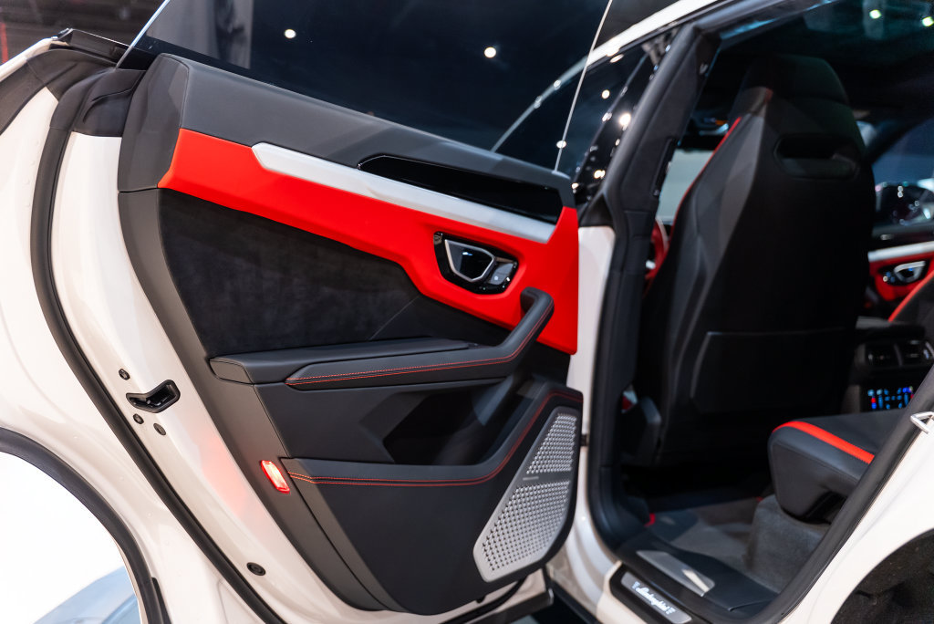 Used 2023 Lamborghini Urus S AWD/4WD image 45