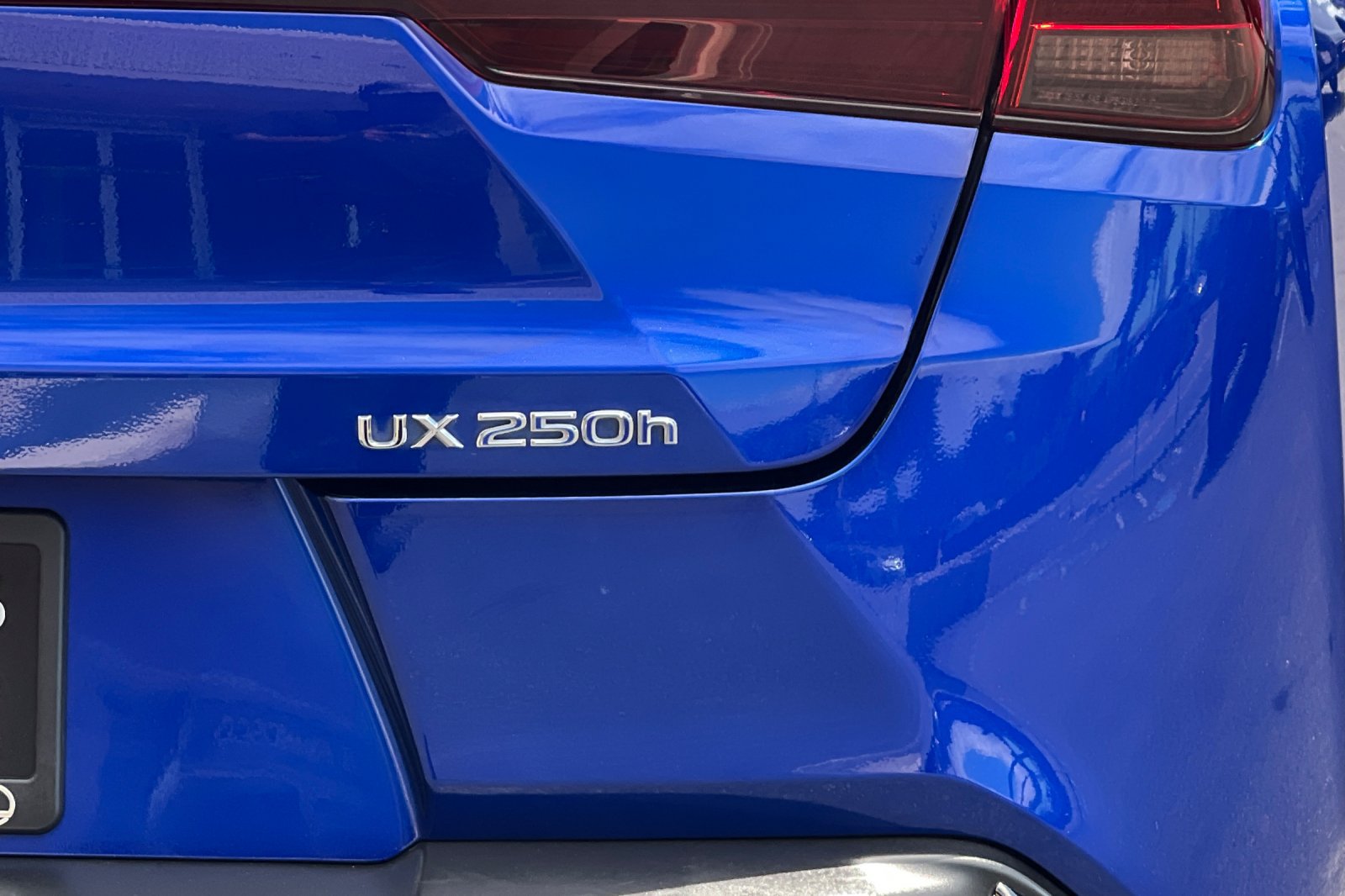 Used 2019 Lexus UX 250h F Sport w/ F Sport Premium Package AWD/4WD image 31