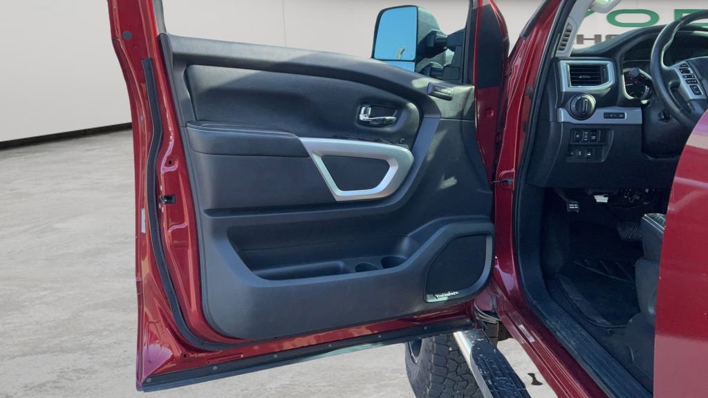 Used 2017 Nissan Titan PRO-4X w/ Pro-4x Convenience Package AWD/4WD image 47