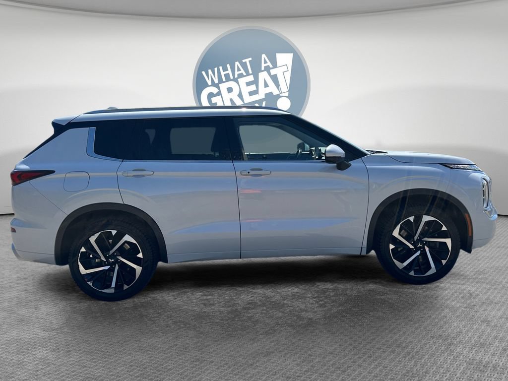 Used 2022 Mitsubishi Outlander SEL AWD/4WD image 2