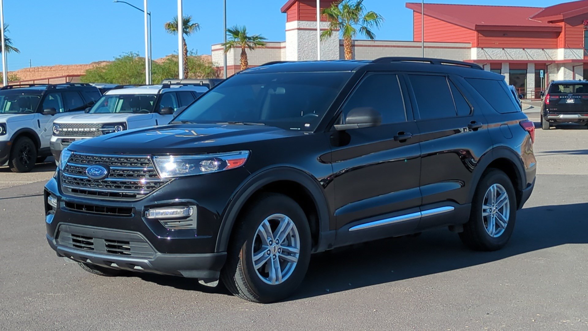 Used 2023 Ford Explorer XLT w/ Equipment Group 202A AWD/4WD image 7