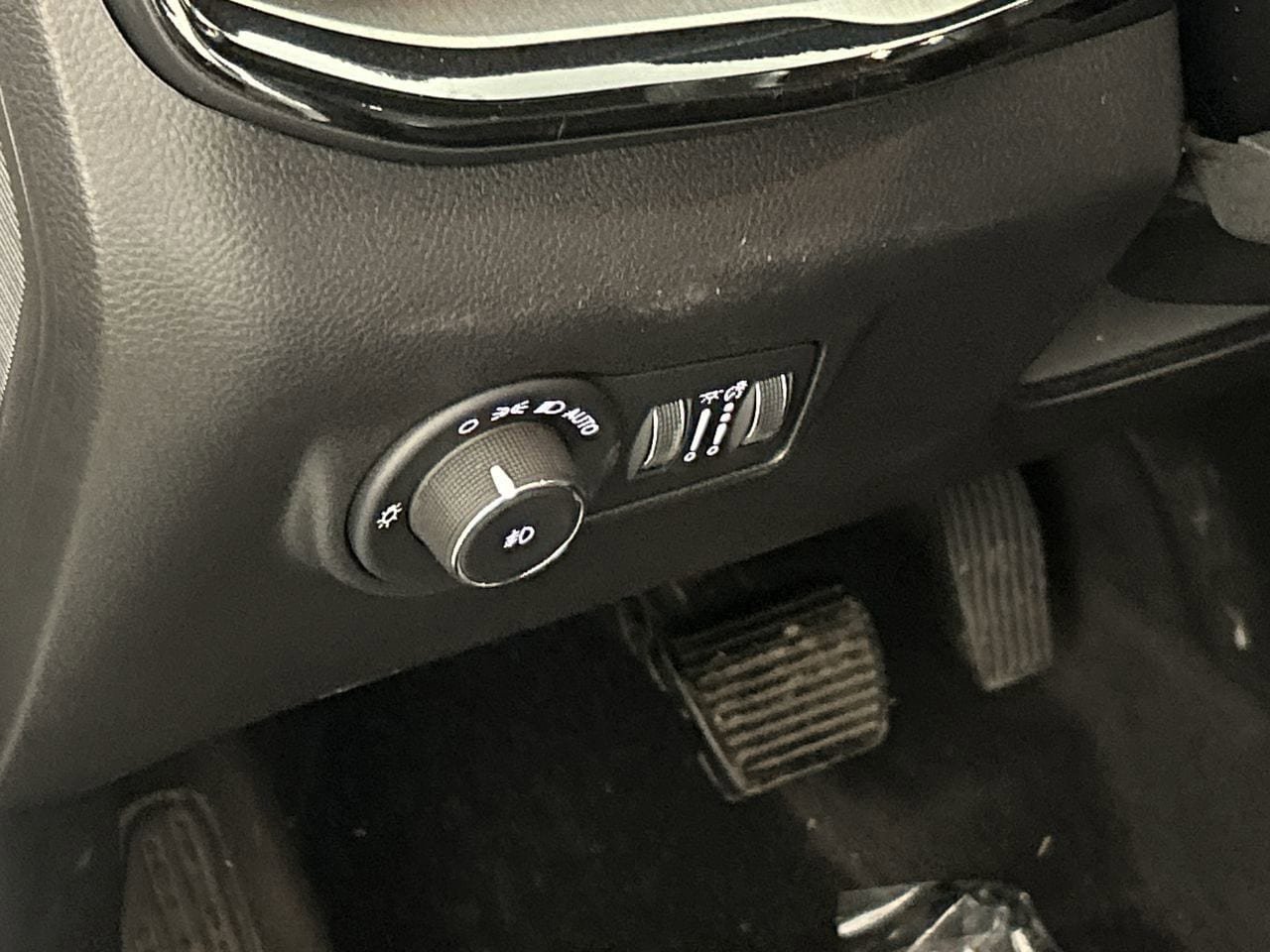 Used 2025 Jeep Compass Trailhawk AWD/4WD image 12