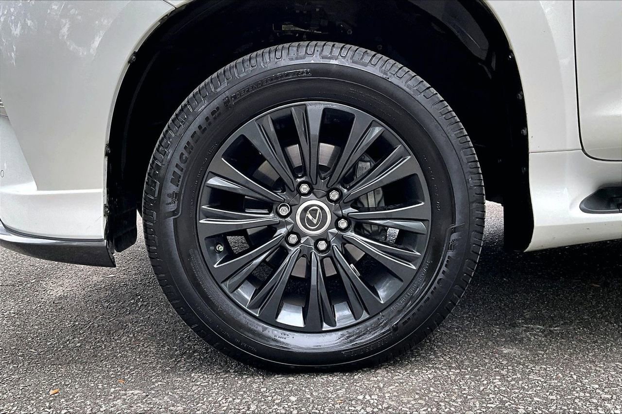 Used 2023 Lexus GX 460 Luxury w/ Sport Design Package image 31