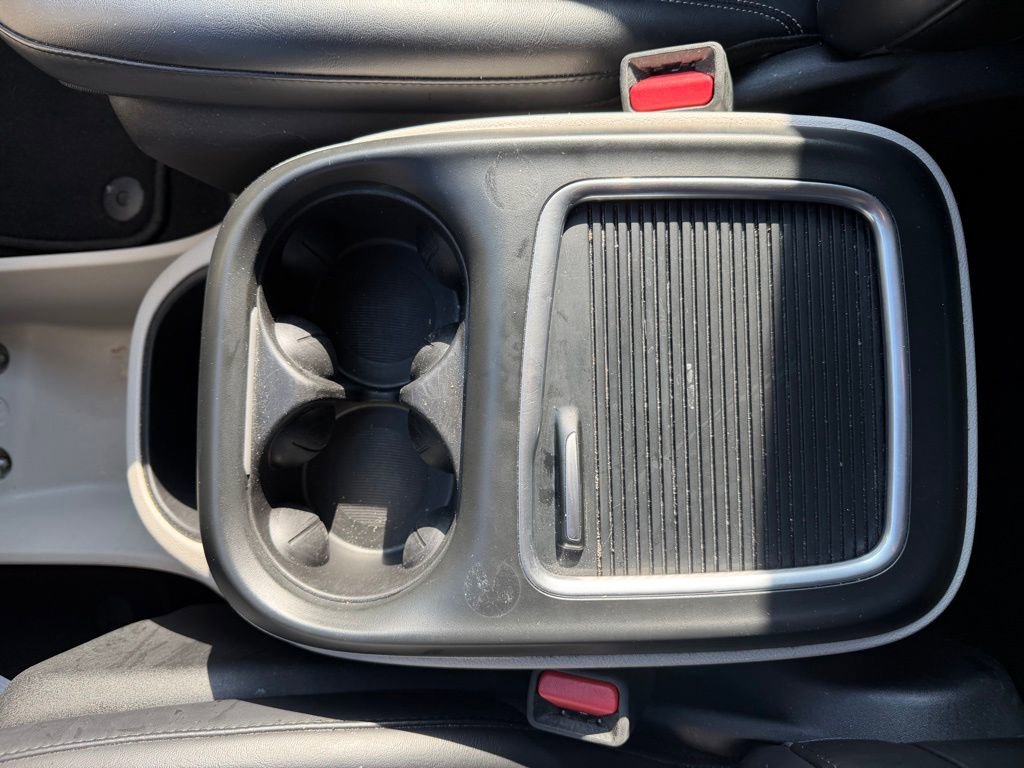 Used 2023 Chrysler Pacifica Touring-L image 38