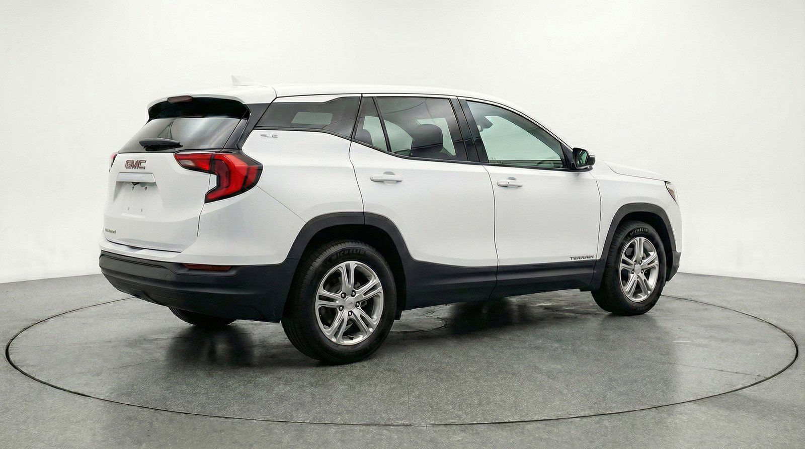 Used 2024 GMC Terrain SLE image 9