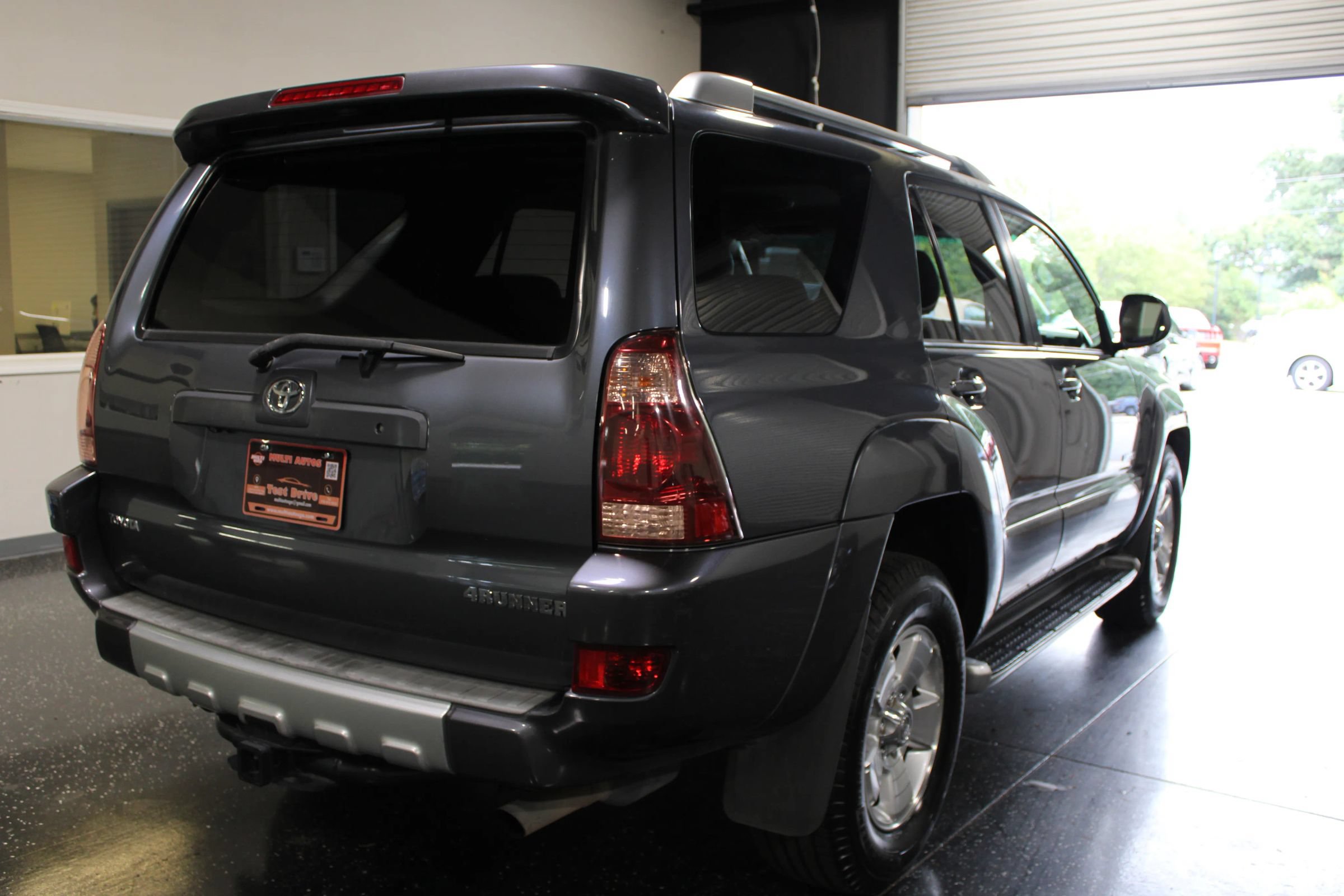 Used 2004 Toyota 4Runner Limited w/ Preferred Accessory Pkg RWD image 2