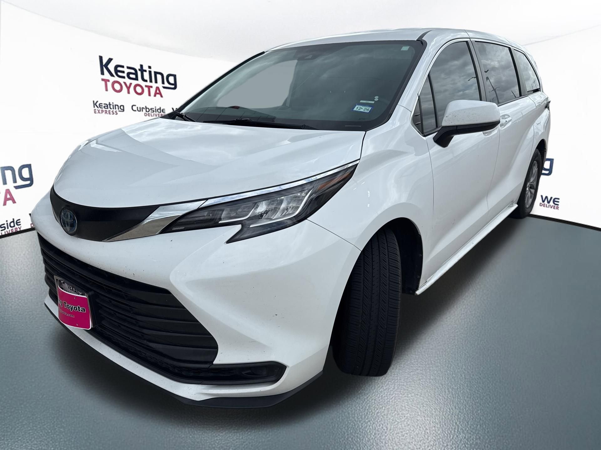 Used 2022 Toyota Sienna LE image 3