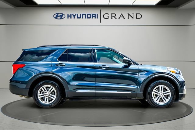 Used 2024 Ford Explorer XLT RWD image 7
