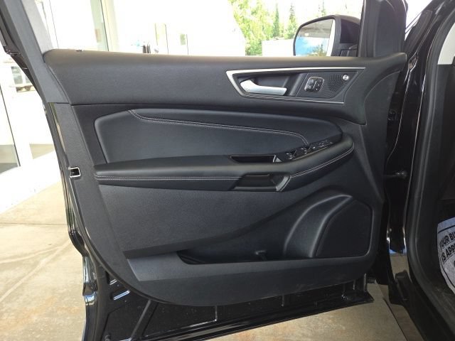 Used 2019 Ford Edge Titanium AWD/4WD image 40