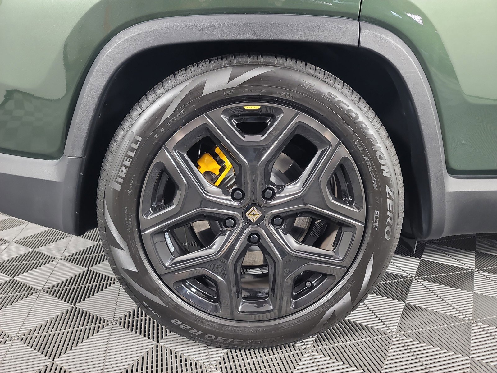 Used 2024 Rivian R1S Adventure image 12