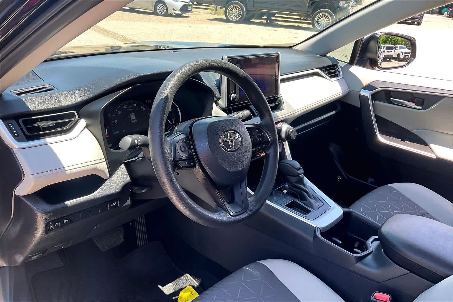 Used 2025 Toyota RAV4 XLE w/ Convenience Package FWD image 18