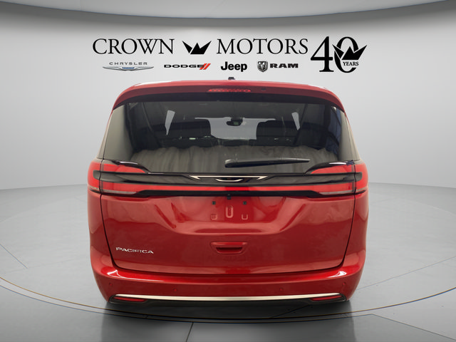 Used 2027 Chrysler Pacifica Select FWD image 13