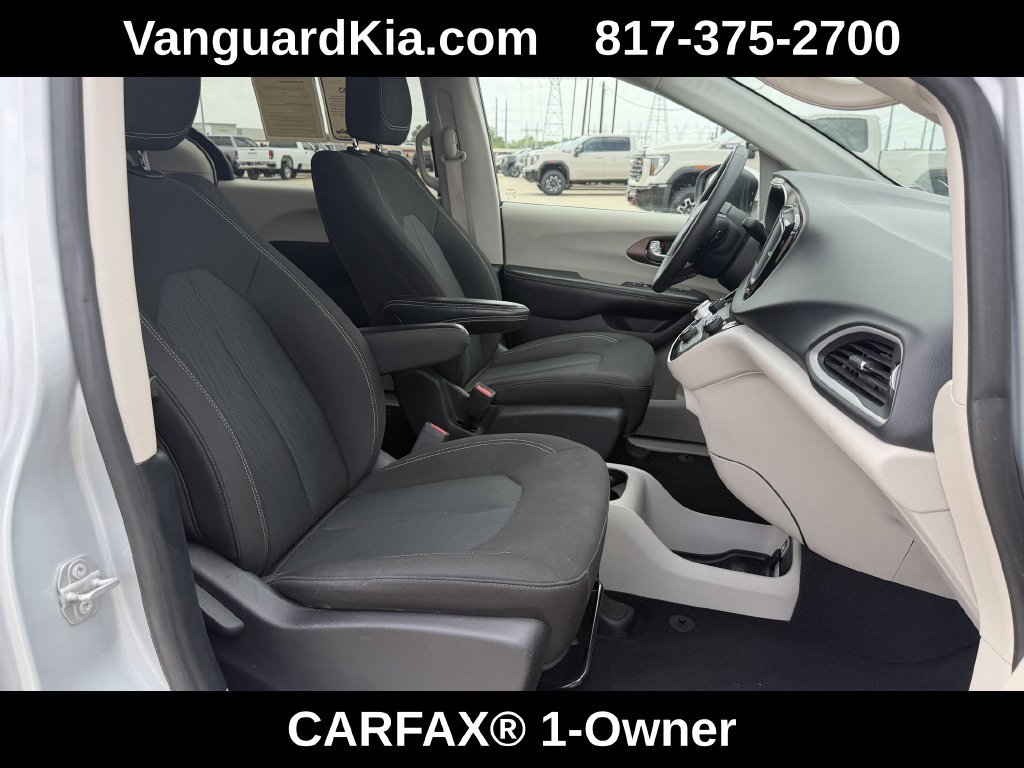 Used 2022 Chrysler Voyager LX FWD image 30