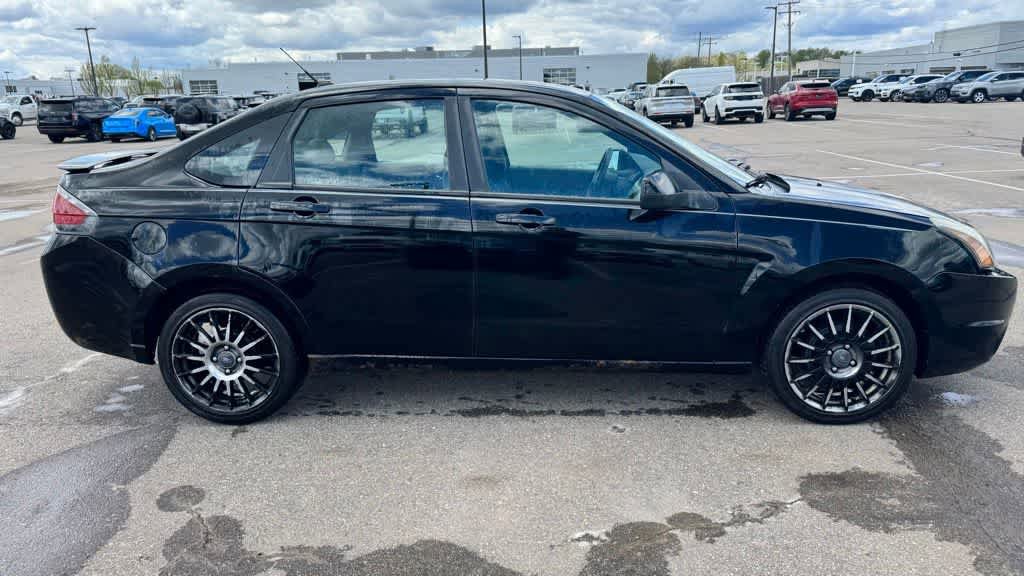 Used 2010 Ford Focus SES FWD image 4