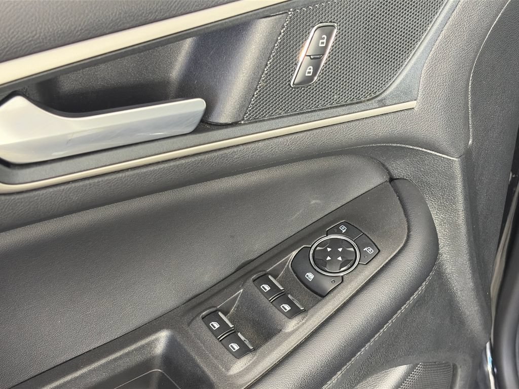 Used 2024 Ford Edge SEL AWD/4WD image 25