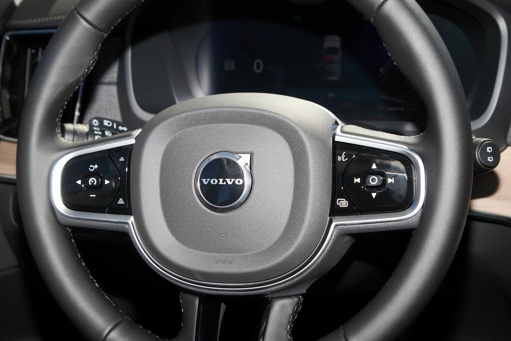 New 2026 Volvo XC90 B6 Plus w/ Protection Package Premier image 34