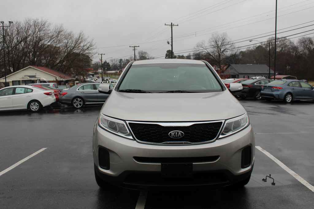 Used 2015 Kia Sorento LX image 2