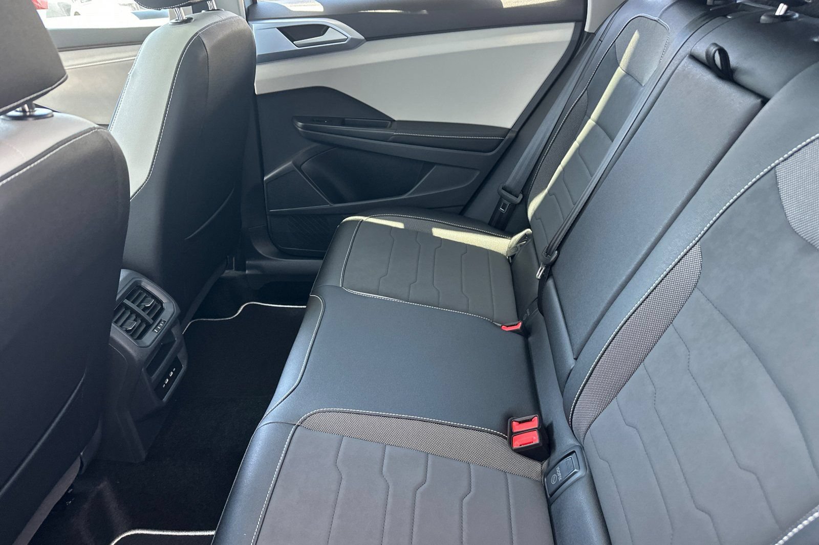 New 2026 Volkswagen Taos SE FWD image 10