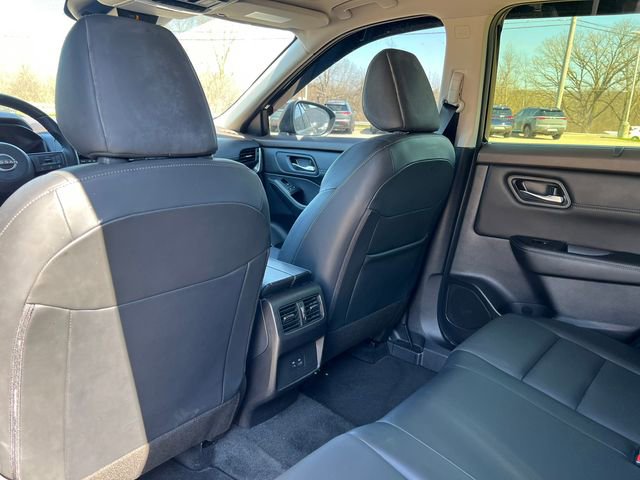Used 2023 Nissan Rogue SV w/ SV Premium B Package AWD/4WD image 32