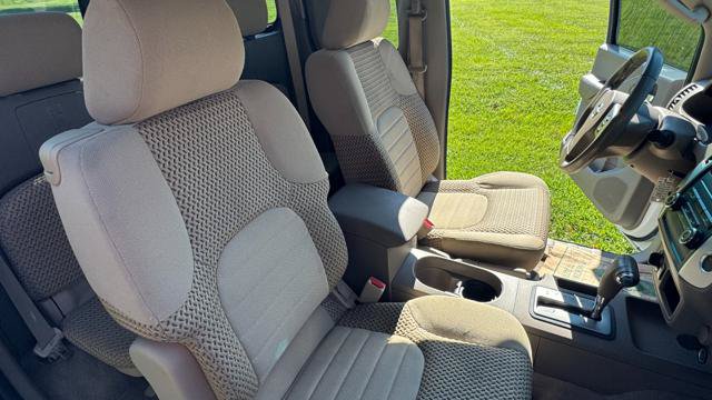 Used 2009 Nissan Frontier SE w/ SE Value Truck Pkg AWD/4WD image 21