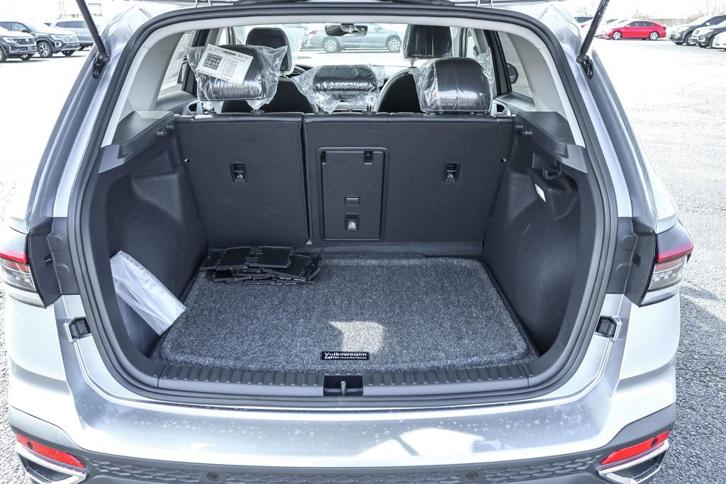 New 2025 Volkswagen Taos SE image 36