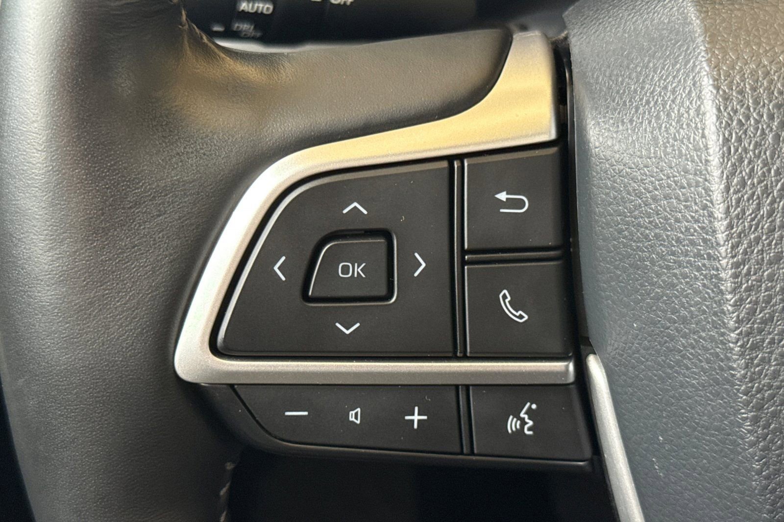 Used 2024 Toyota Highlander Platinum image 27