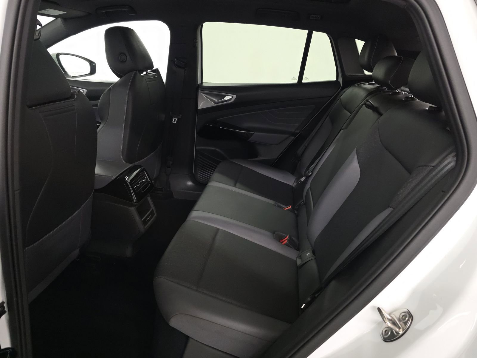 Used 2023 Volkswagen ID.4 Pro S image 9