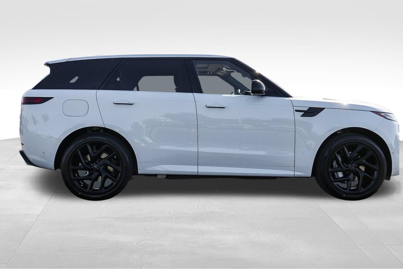 New 2026 Land Rover Range Rover Sport Dynamic SE AWD/4WD image 4