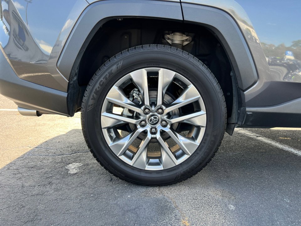 Used 2019 Toyota RAV4 XLE Premium image 27