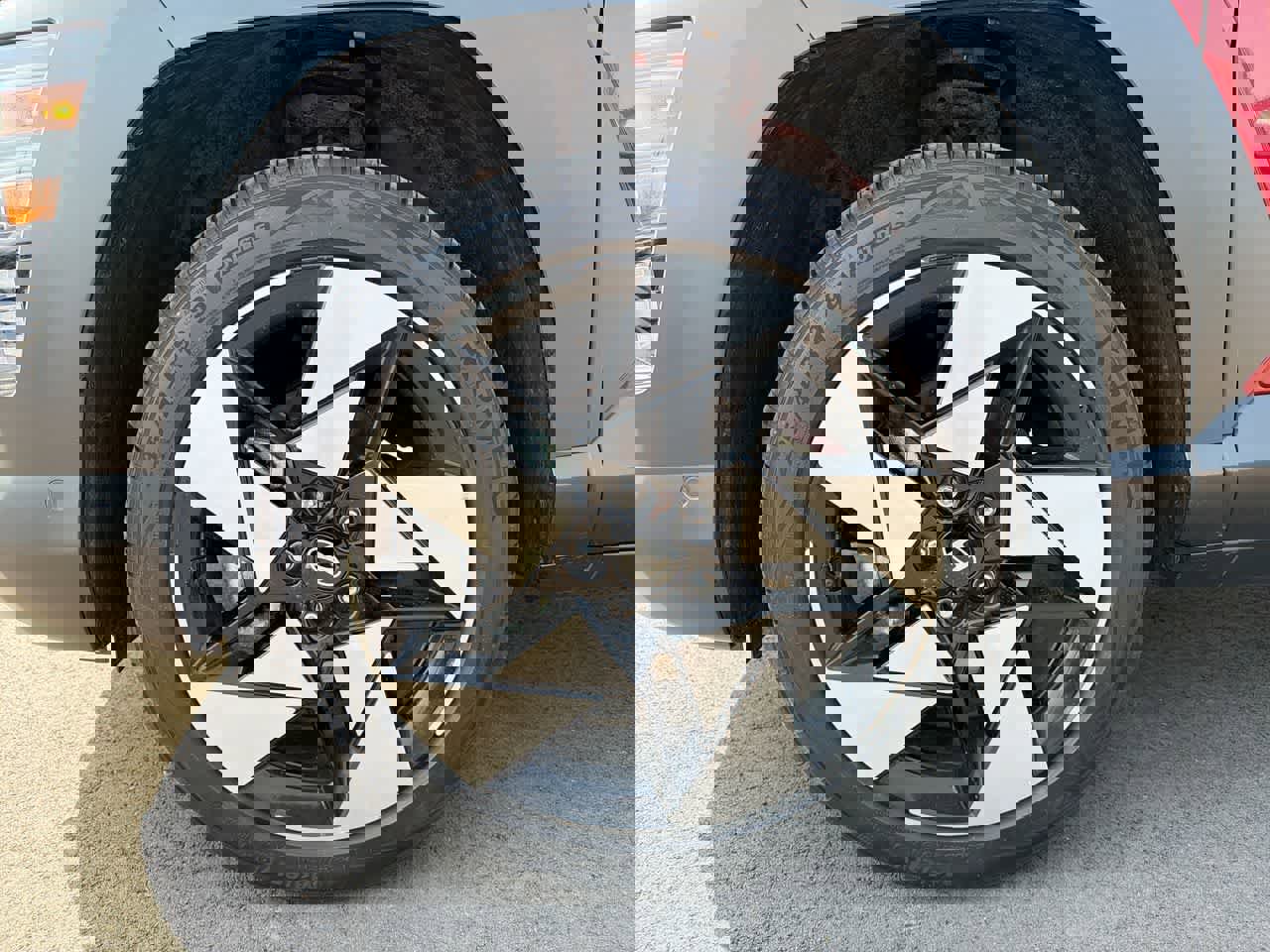 Used 2025 Hyundai Kona Limited image 19