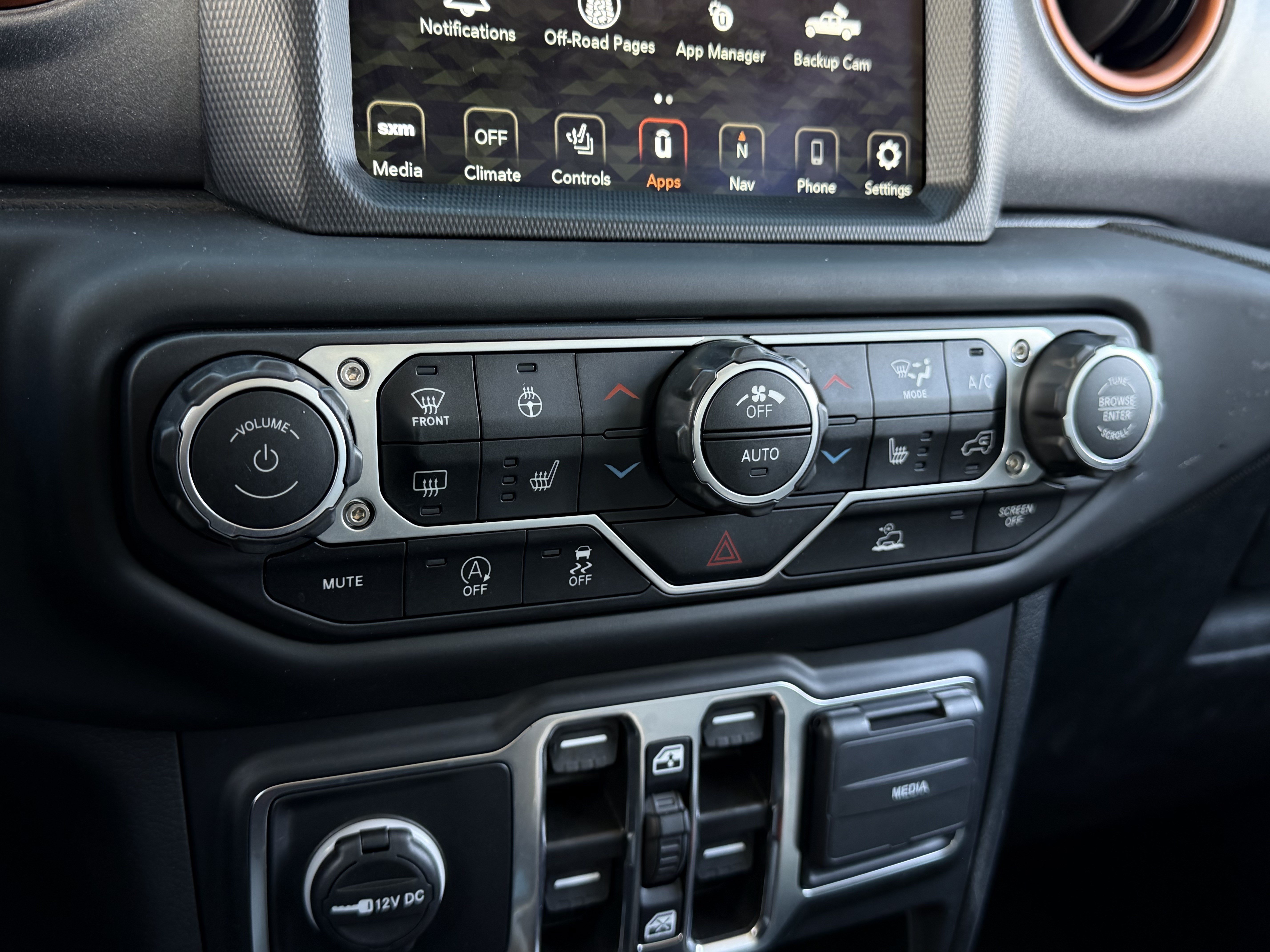 Used 2023 Jeep Gladiator Mojave w/ Cold Weather Group AWD/4WD image 28
