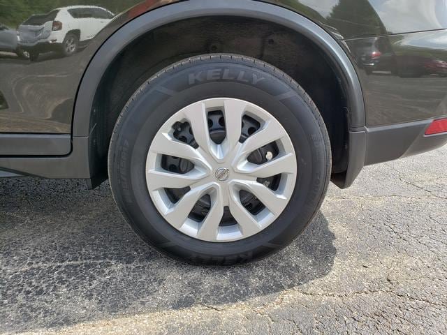 Used 2017 Nissan Rogue S AWD/4WD image 10