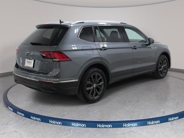Used 2024 Volkswagen Tiguan SE w/ Panoramic Sunroof Package image 6