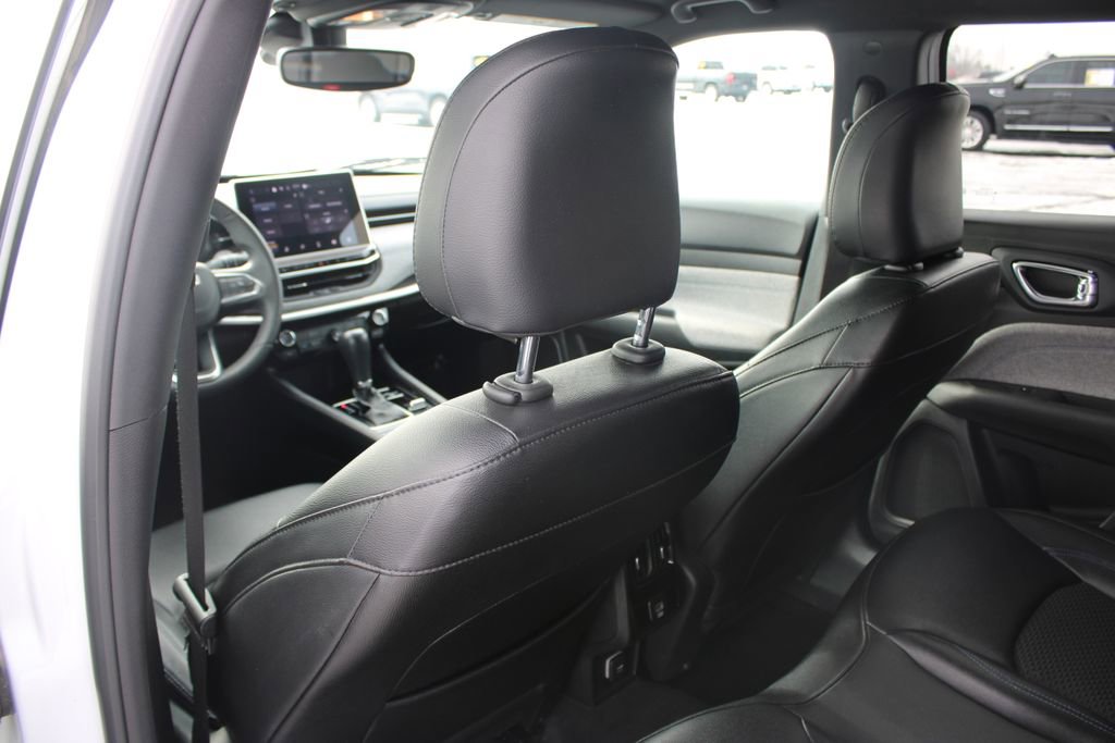 Used 2024 Jeep Compass Latitude AWD/4WD image 22
