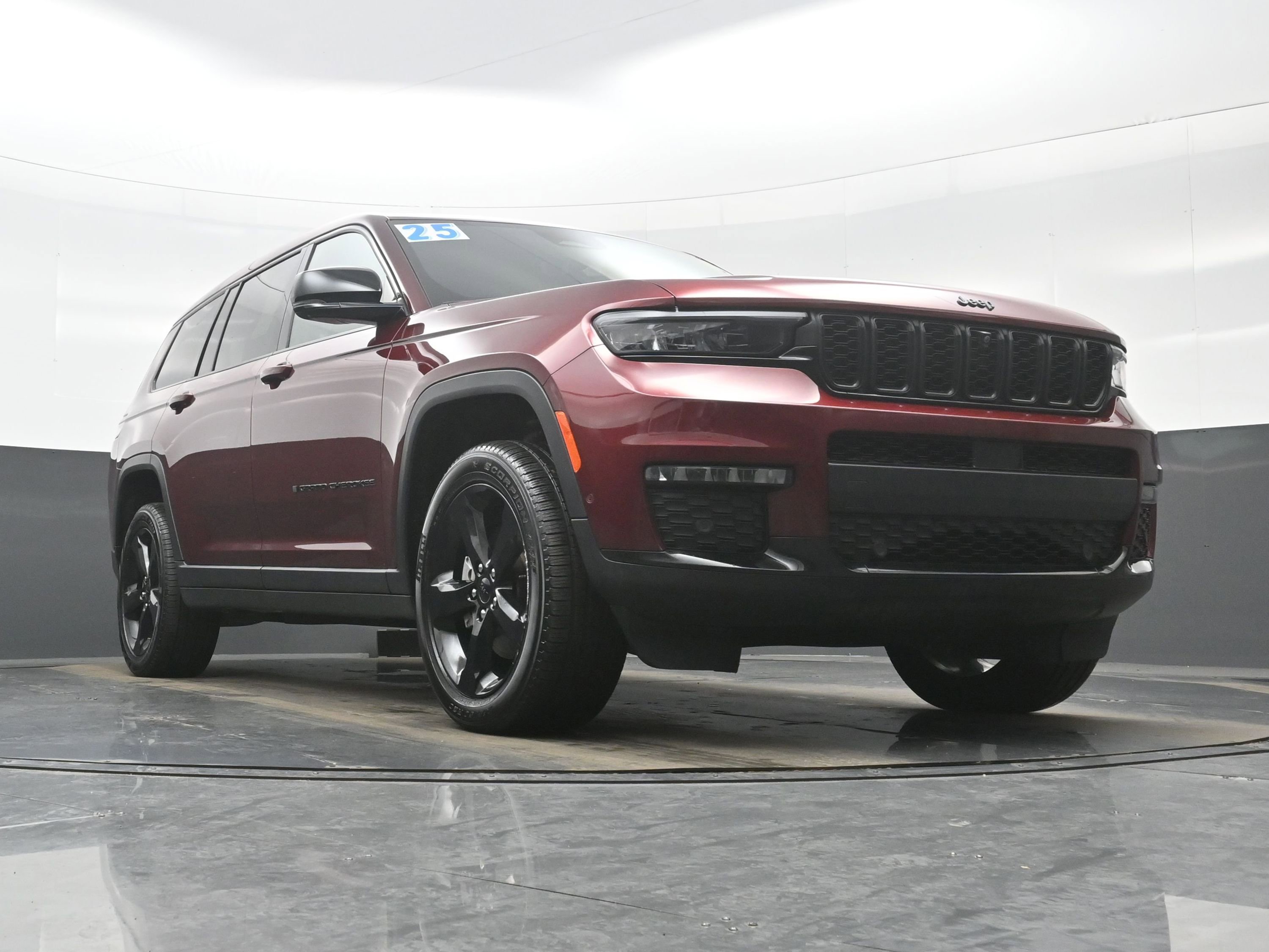 Used 2025 Jeep Grand Cherokee L Limited w/ Luxury Tech Group II image 33