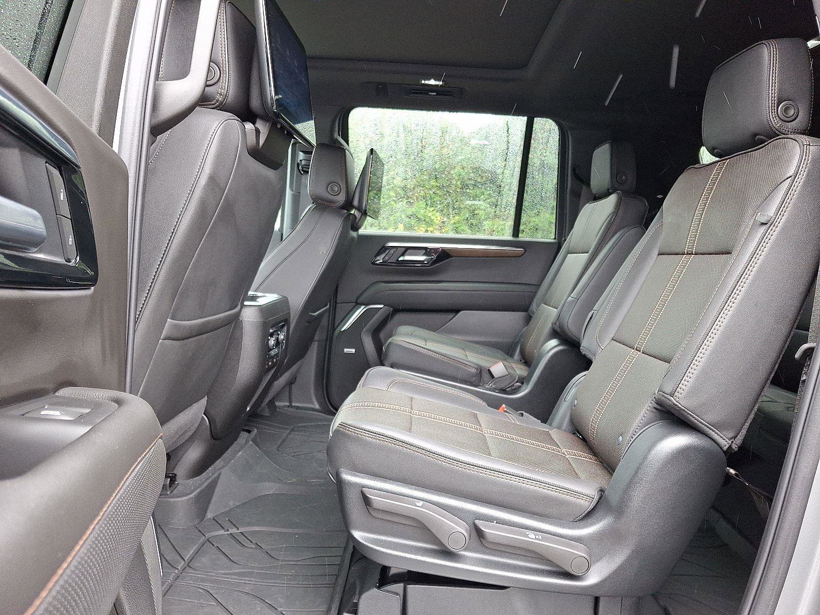 New 2025 Chevrolet Suburban High Country image 6