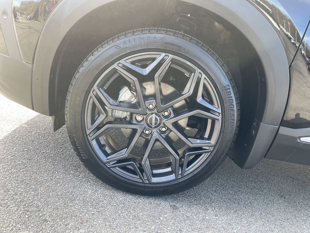 Used 2025 Nissan Kicks SR w/ SR Premium Package AWD/4WD image 9