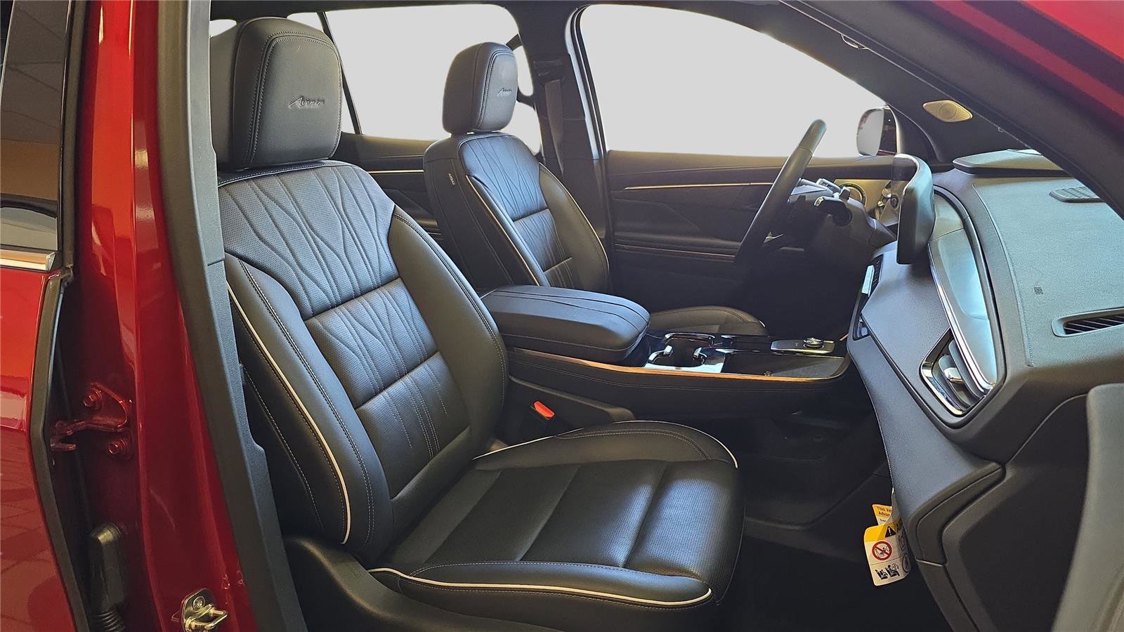 Used 2025 Buick Enclave Avenir w/ Super Cruise Package image 12