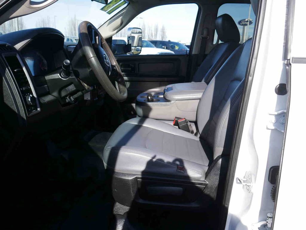 Used 2018 RAM 3500 Tradesman w/ Chrome Appearance Group image 27